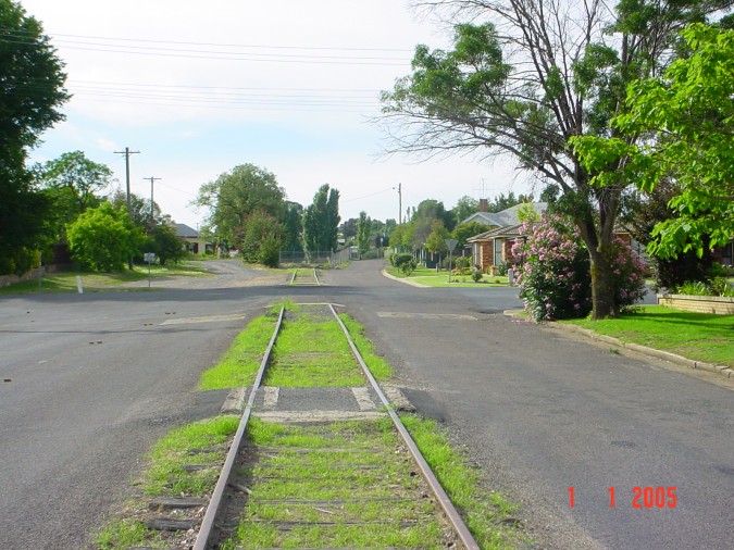 
The view looking down the line.  The entracne to Yass yard can be seen in the
distance.
