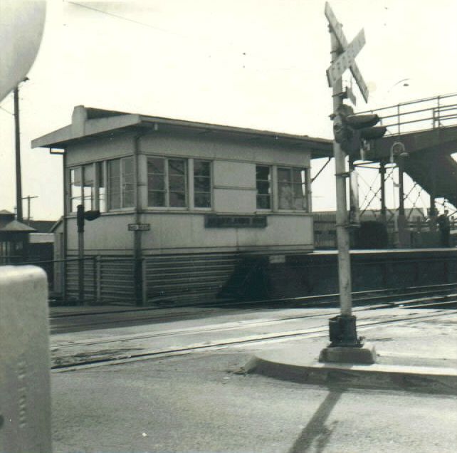 
The one time signal box at Merrylands.  This was situated at the southern
end of the up platform, directly adjacent to the Merrylands Road
level crossing.
