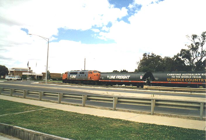 
A81 carries empty rice wagons over the Murray River bridge and on
through Moama.
