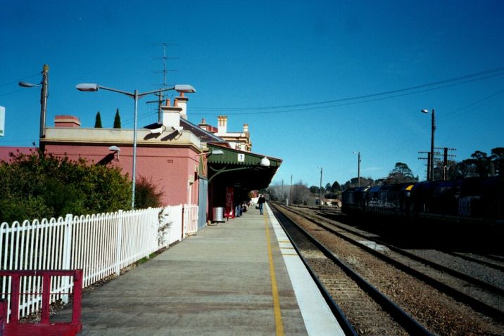 
The view looking south towards Melbourne along the up platform.
