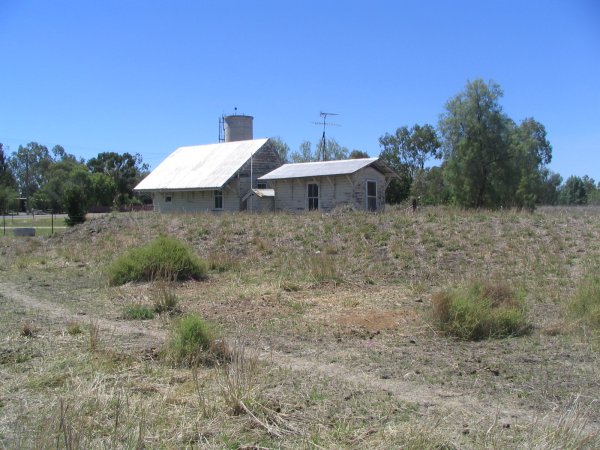 
A loop track from Mungindi railway station (to the right) passed these
buildings and the water tower in the background.
