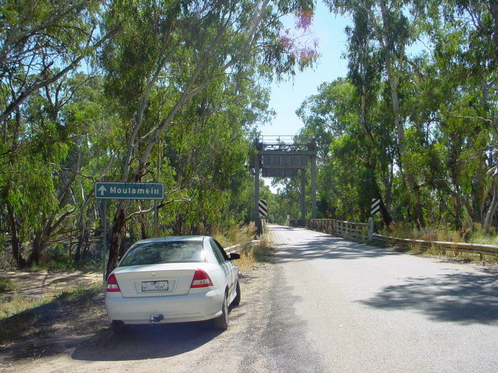 
The view looking north from Victoria towards the former rail bridge over
the Murray River.
