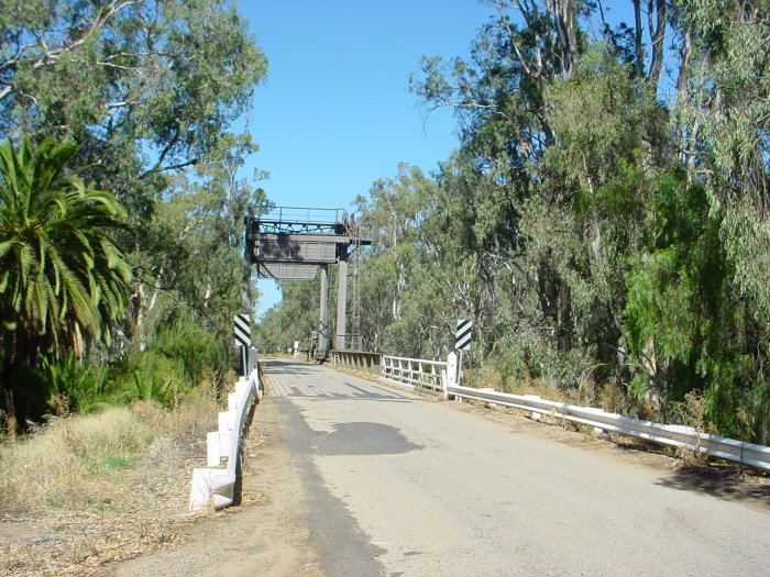 
The view looking south from NSW towards the former rail bridge over
the Murray River.
