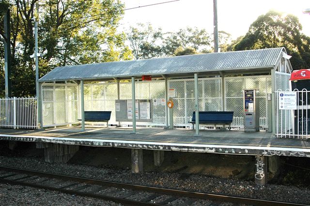 The waiting shed on platform 2.