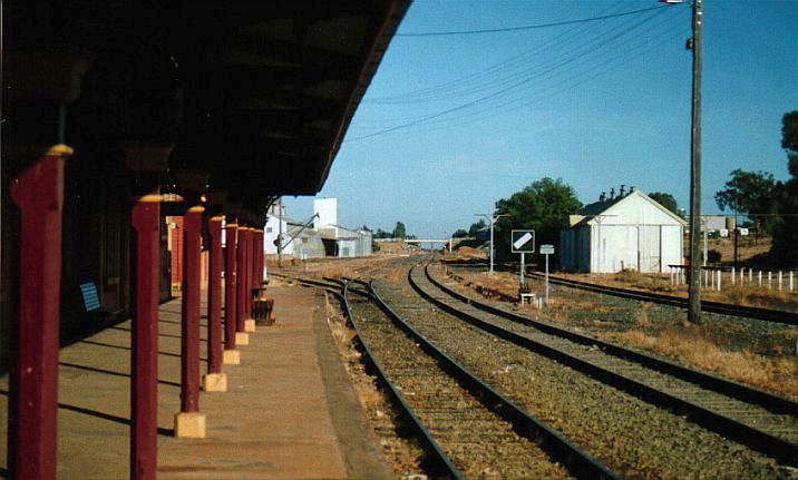 
The view looking west along the platform, with the perway shed and Train
Order signal on the right.
