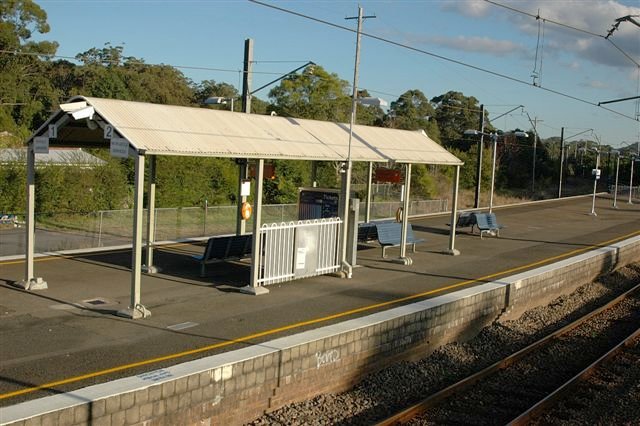 The small shelter on the island platform.