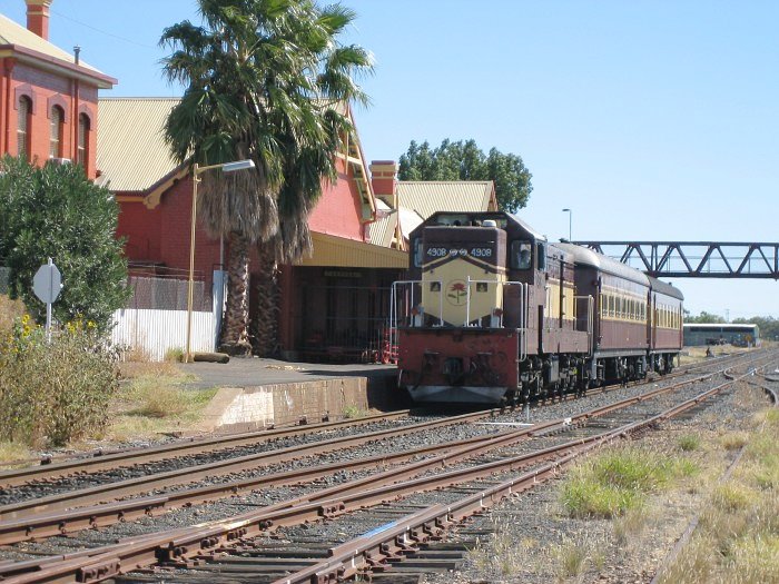 Nyngan station with 4908 and a two car tour train.