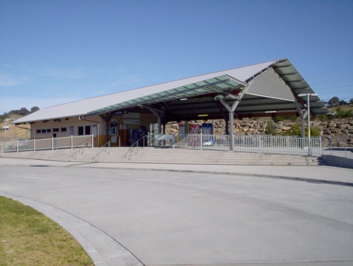 The new Oak Flats station, as seen from the bus interchange looking back towards Kiama (i.e. Kiama is to the left of the photo).