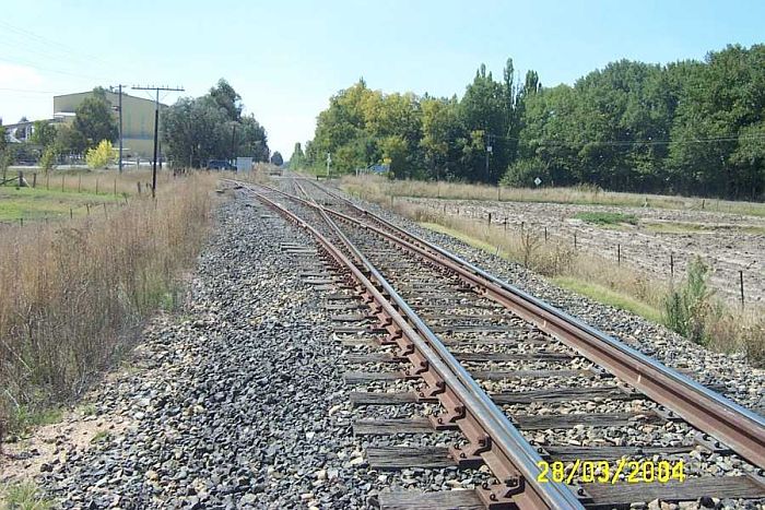 
The view looking towards Sydney.  The Omya Minerals siding on the left appears
to have had little recent use.  The one-time station is believed to have
been on the right hand side of the line in the distance beyond the level
crossing.
