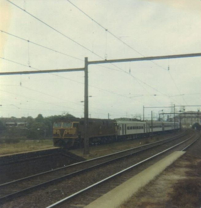 
A 442 leads a "U" Interurban train to the west, past the abandoned platforms
of Rookwood station.

