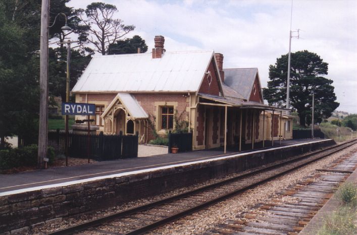 
The station building is on the down platform, in this view looking towards
Bathurst.
