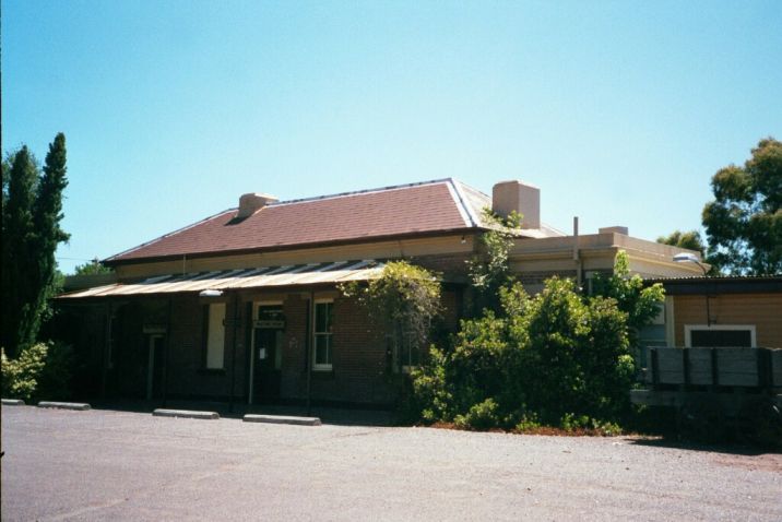 
The nondescript road side of the station.  As well as being the northern
limit of CityRail operations, the building also provides a coffee shop.
