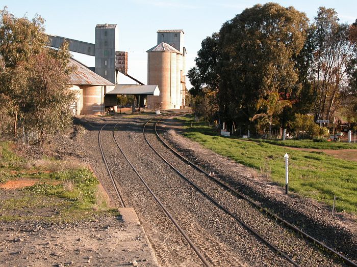 
The view looking up the line towards Dubbo, from the goods loading bank.
The one-time station nameboard now adorns the adjacent property, at
the right.
