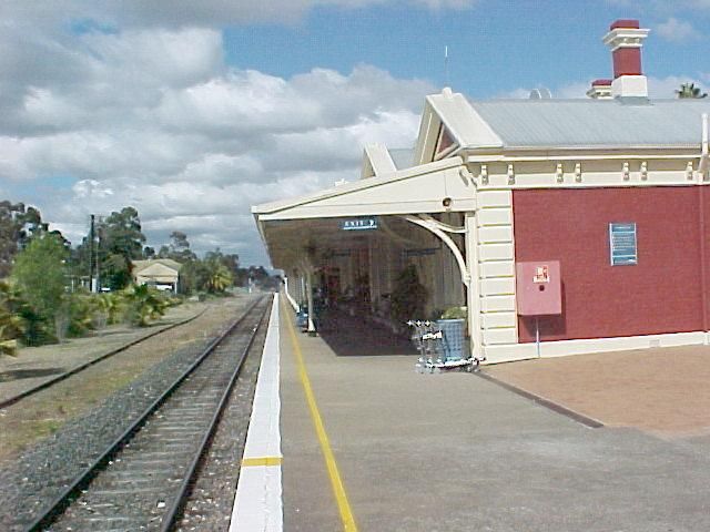 
The view along the well-kept platform.
