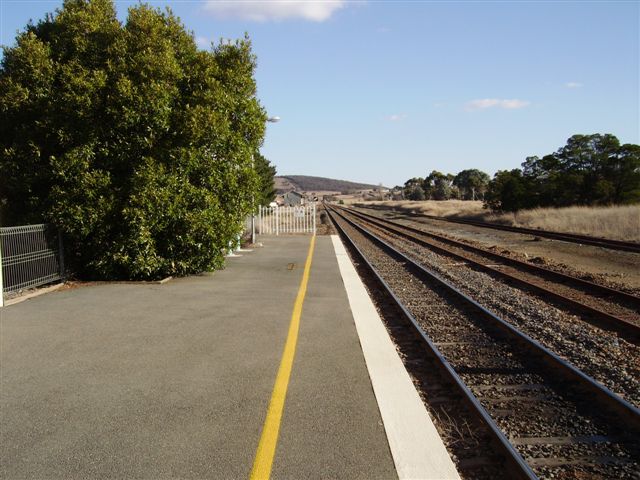 The view looking south beyond the end of the platform.