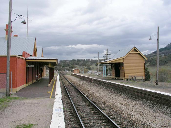 
The view looking along the platforms towards Bathurst.
