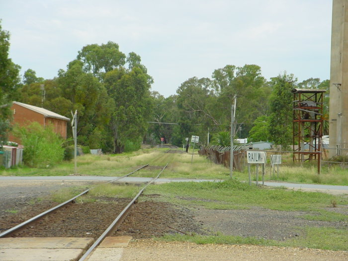 
The view looking south from the station.  The track curves away in the
distance before crossing the Murray River into Victoria.
