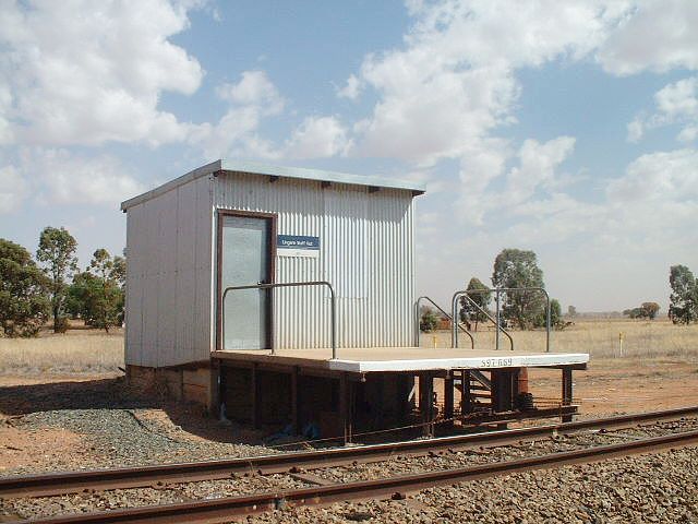 
The safeworking hut which, as at Lake Cargelligo, sits on a small piece of
the original platform.
