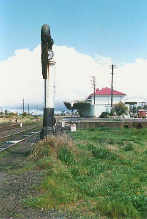 A close up of view of the water column on the NSW Railway side of the station.