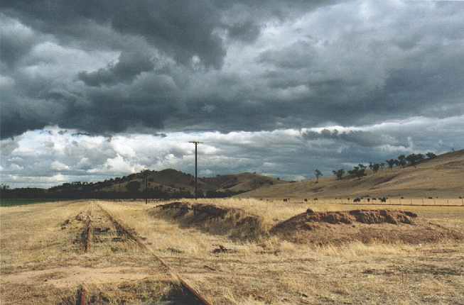 
Only the eroding remains of the loading bank mark the location of the one
time station at Wambidgee in a view looking towards Gundagai.
