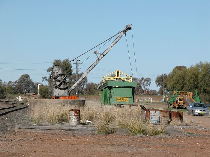 
The heavy duty crane in the yard.  The line to Narrabri disappears in the left
background.
