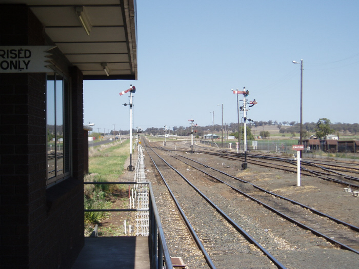The Down Starting semaphore signal has been pulled off for the Xplorer to head to Sydney. All of these signals will be replaced by Colour Light signals in June 2007.
