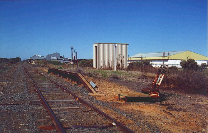 
The platform and safeworking hut at Wilbriggie.  In the foreground is a
disconnected lever frame.  In the distance in the goods platform and some
silos.
