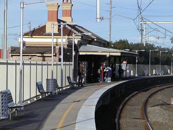 
The view along the curved platform at Windsor, looking back towards Sydney.
