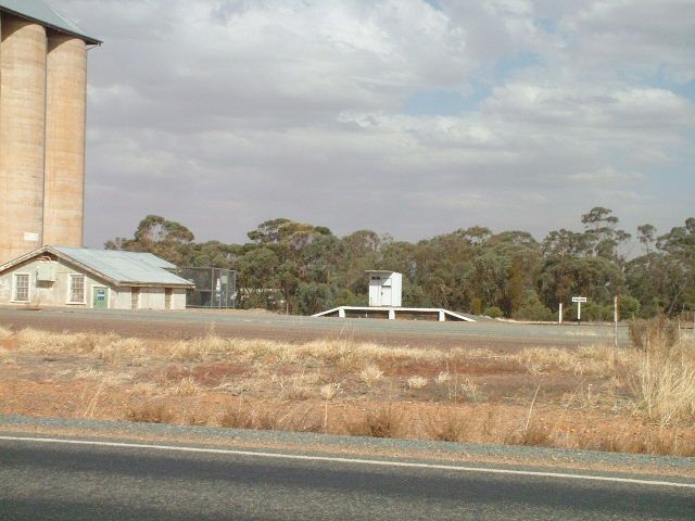 
The small platform and staff hut at Wyalong.  The original station was on the
Sydney side of the silos at the left of the picture.
