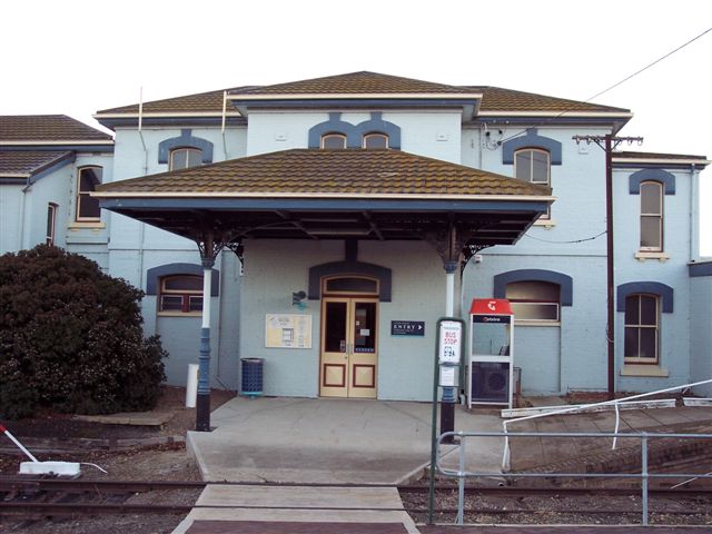 
The road-side entrance to the station, which crosses the former
branch line tracks.
